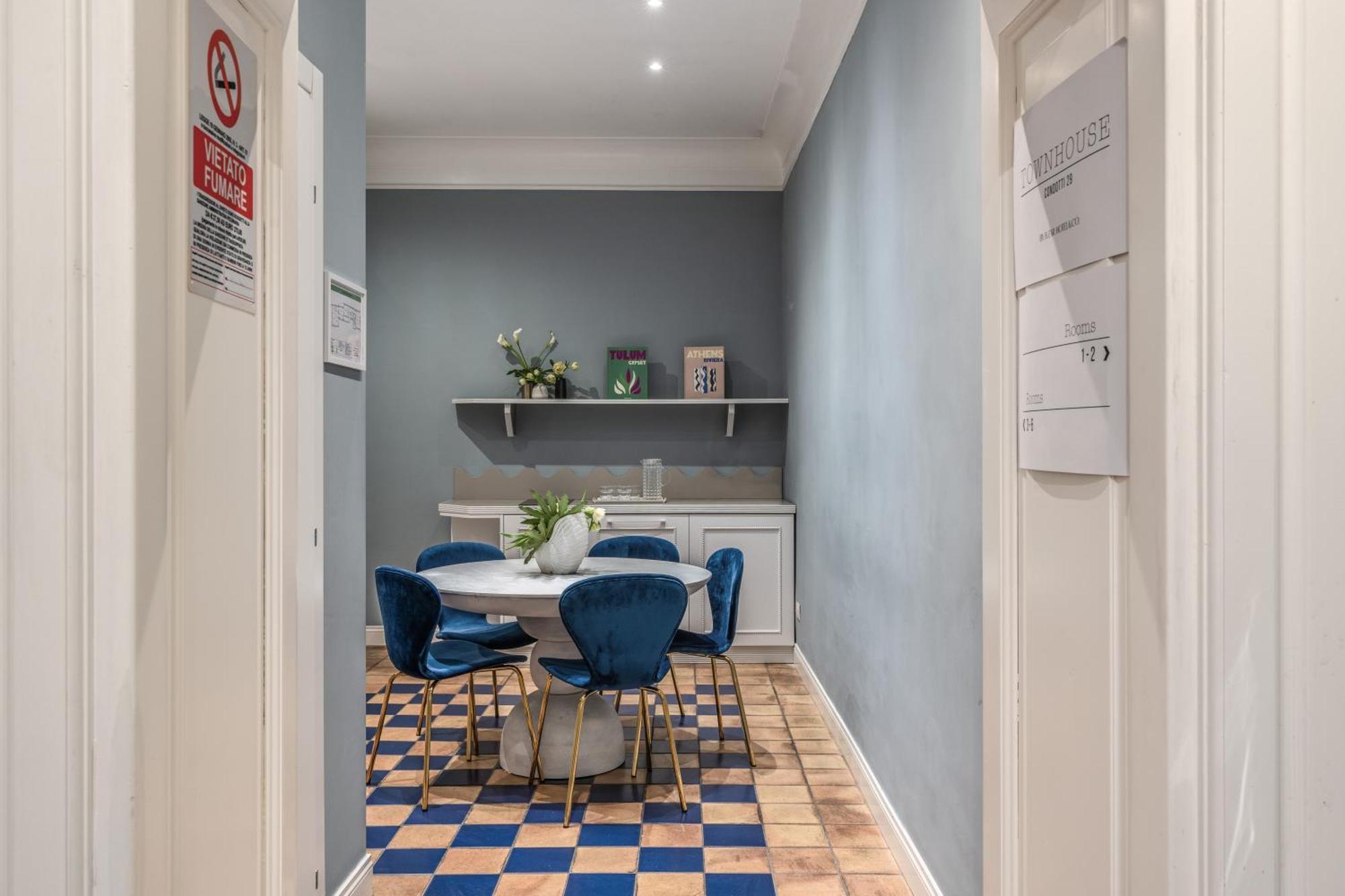 Townhouse Condotti 29 Рим Екстериор снимка