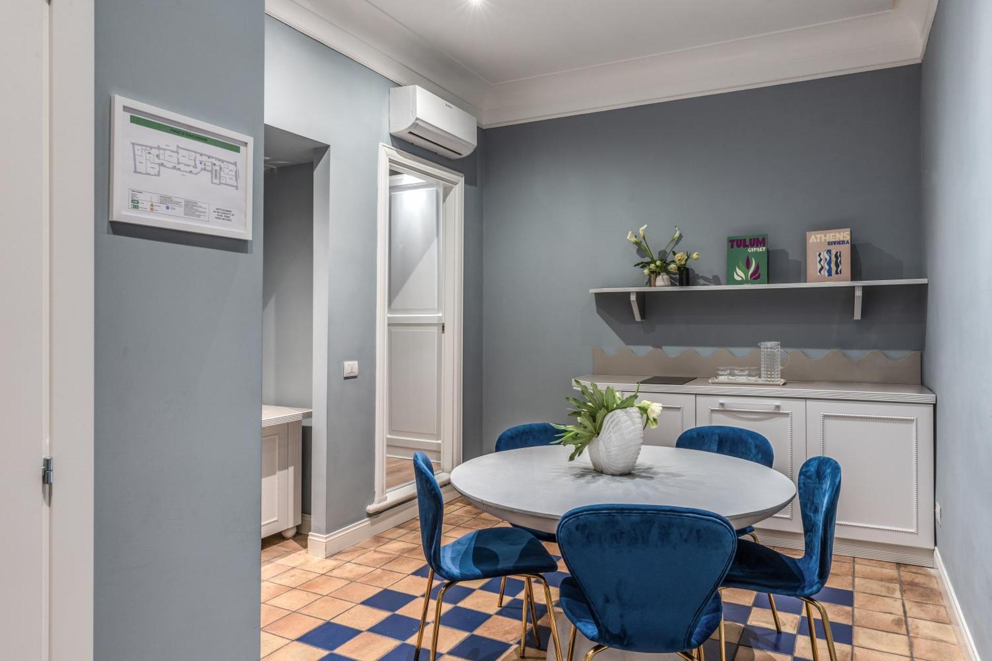 Townhouse Condotti 29 Рим Екстериор снимка