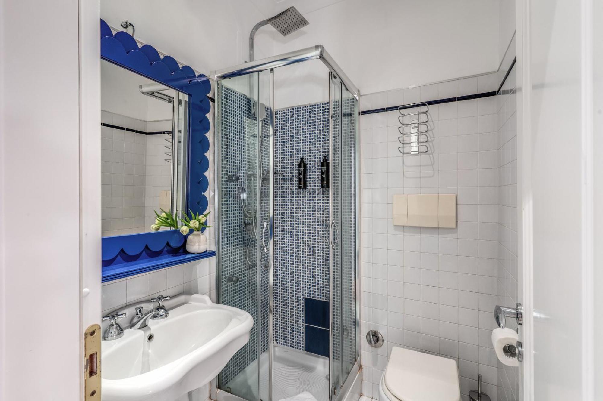 Townhouse Condotti 29 Рим Екстериор снимка